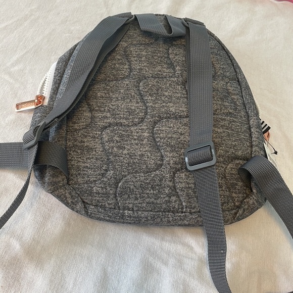 NWT Adidas Linear Mini Backpack grey/white - Picture 5 of 10